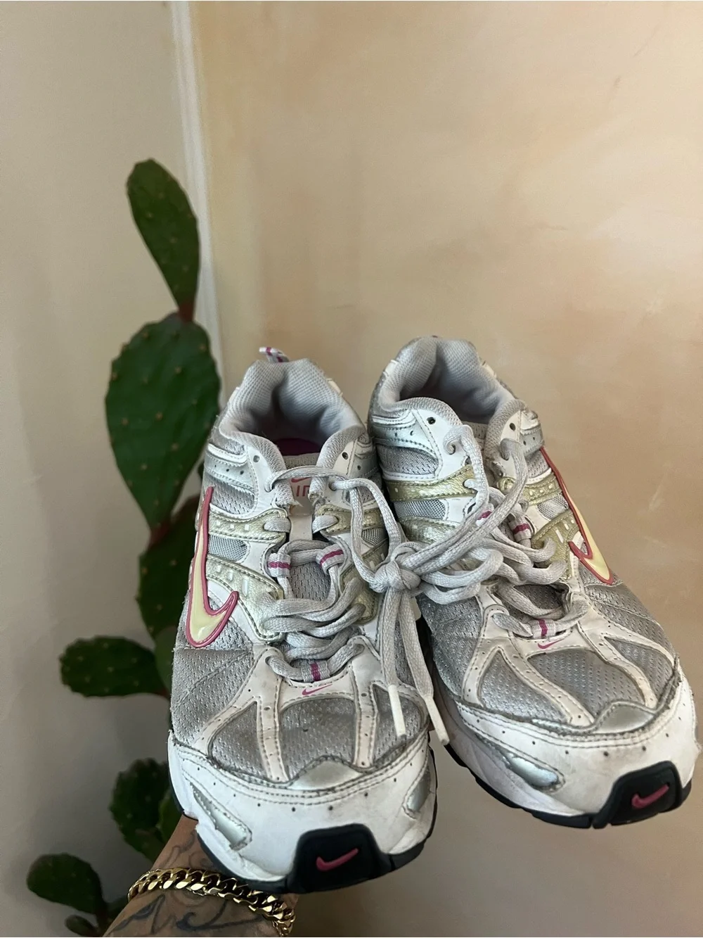 Vintage Nike Air Women’s White and Pink Running Sneakers